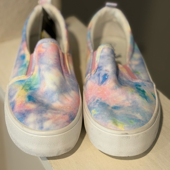 NEW Art Class Shoes Children Slip On Platform Carly Canvas Sneakers Tie-Dye Sz 3 - Picture 3 of 6